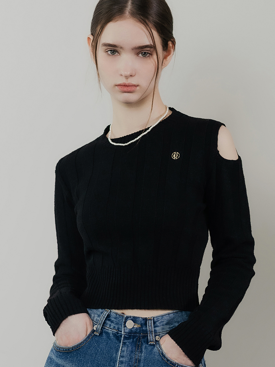 hardcore happiness Side Cut Out Round Sweater_Black
