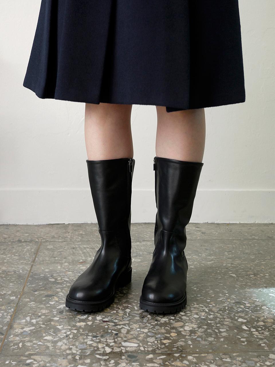 heenn Chunky Sole Mid Boots . Black