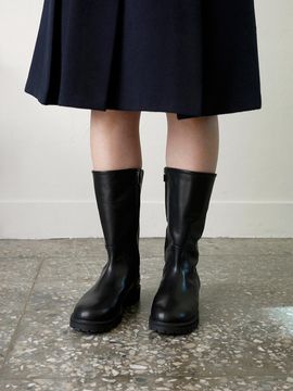 heenn Chunky Sole Mid Boots . Black