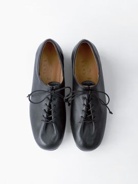 heenn Folded Derby Shoes . Black