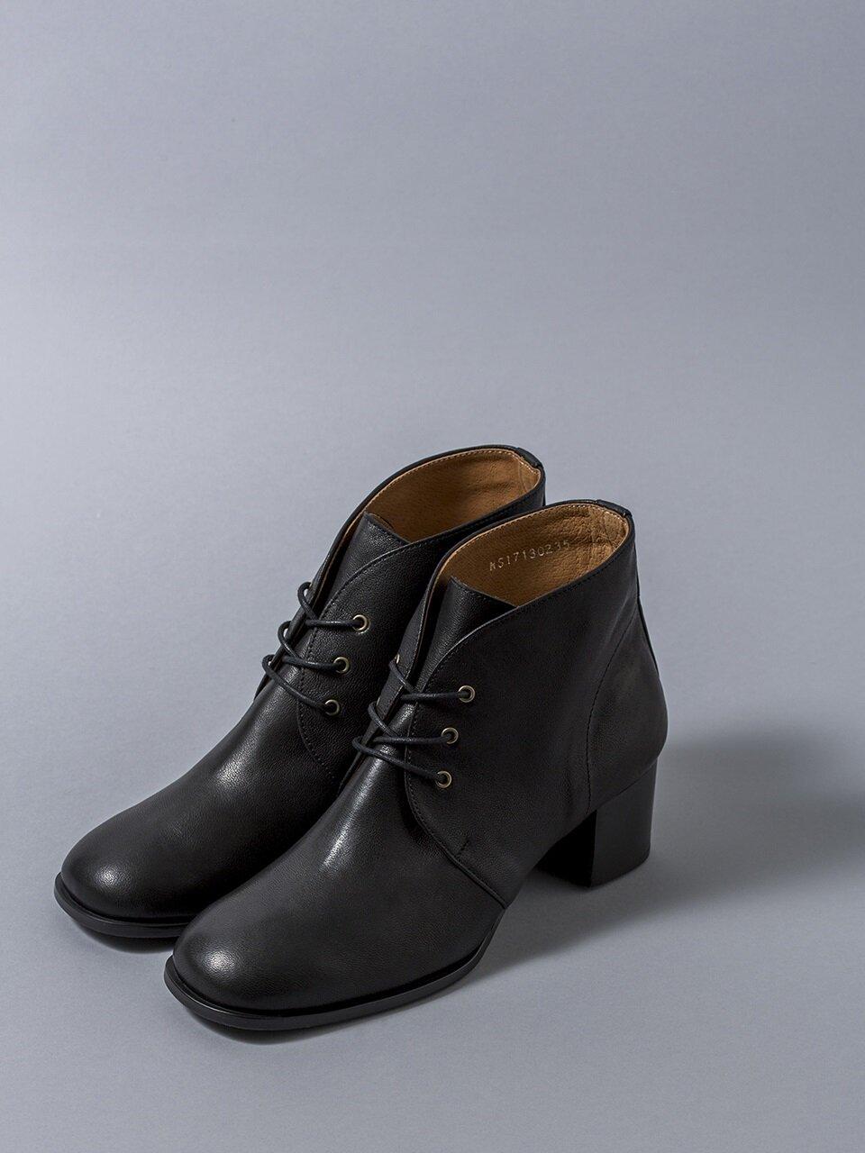 heenn Lace-up Ankle Boots in Black