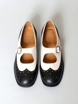 heenn Wingtip Brogue Mary Jane . Black & White