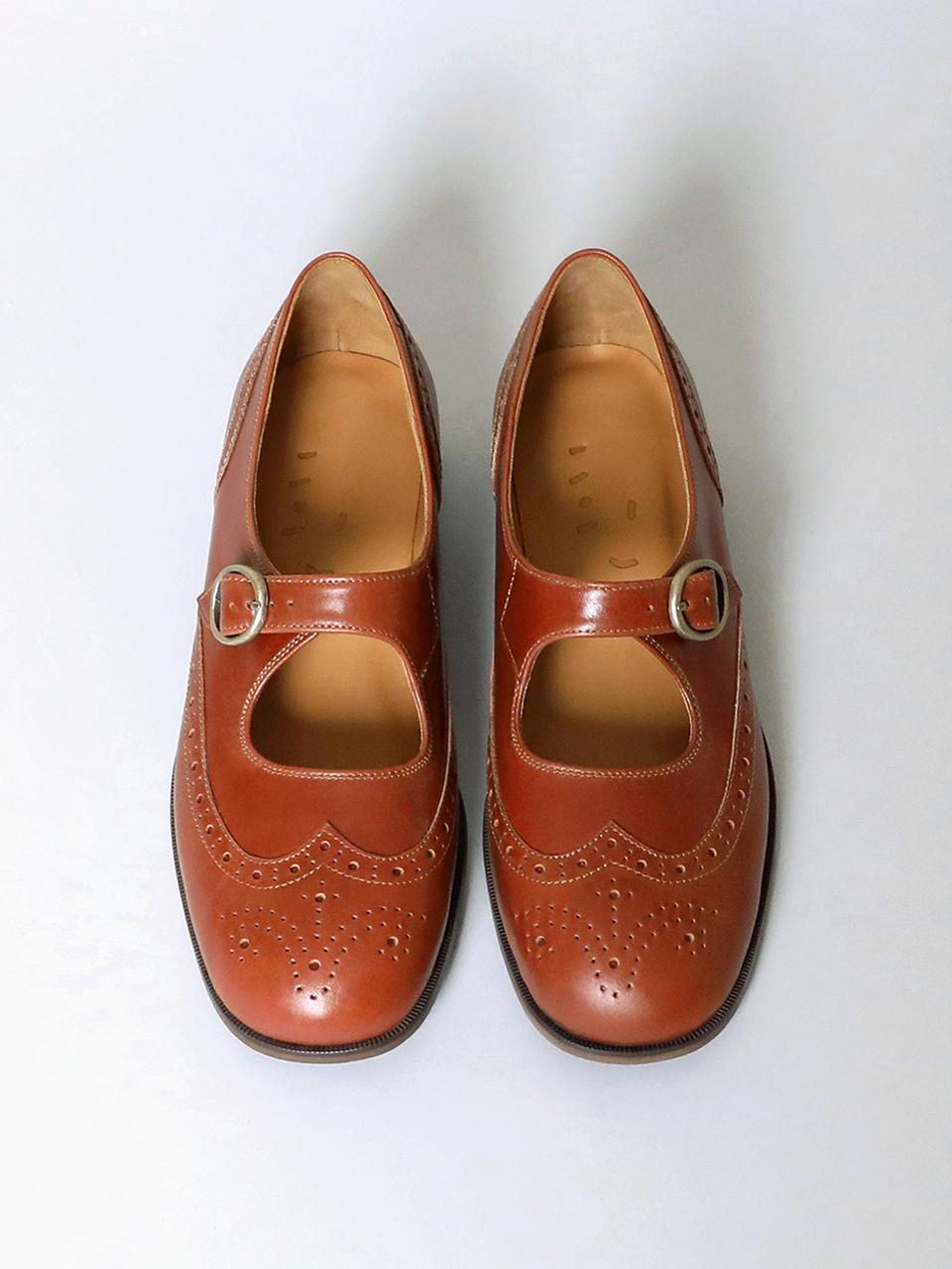 heenn Wingtip Brogue Mary Jane . Brandy Brown