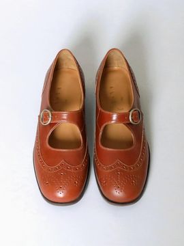 heenn Wingtip Brogue Mary Jane . Brandy Brown