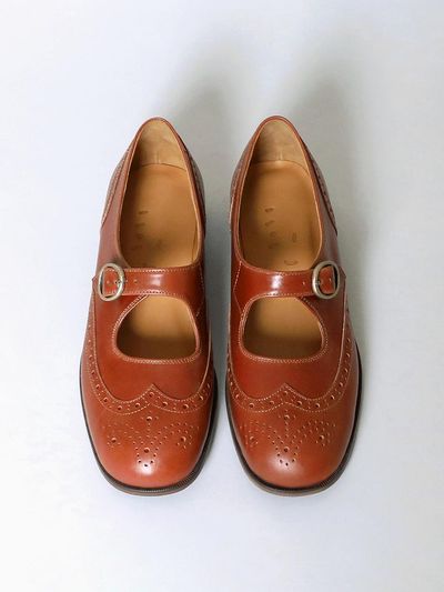 heenn Wingtip Brogue Mary Jane . Brandy Brown