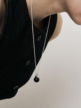 Hei Ball Pendant Necklace [Black]