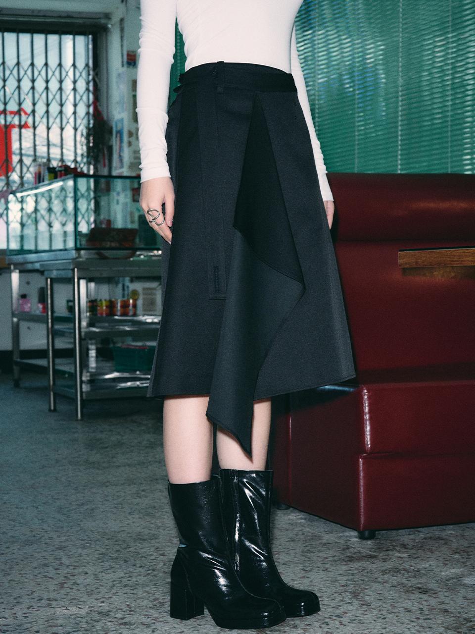 HELENE PARIS Unbalanced Flare A-line Midi Skirt [Black]