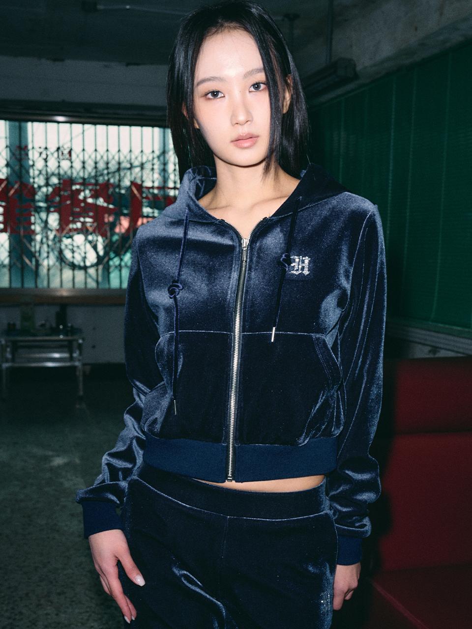 HELENE PARIS Velour Semi-Cropped Slim-Fit Hoodie [Beige Blue]