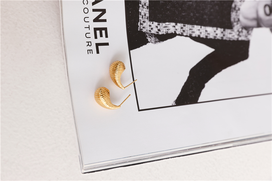 Hello Molly 18k Gold Plated Honey Bee Earrings Gold