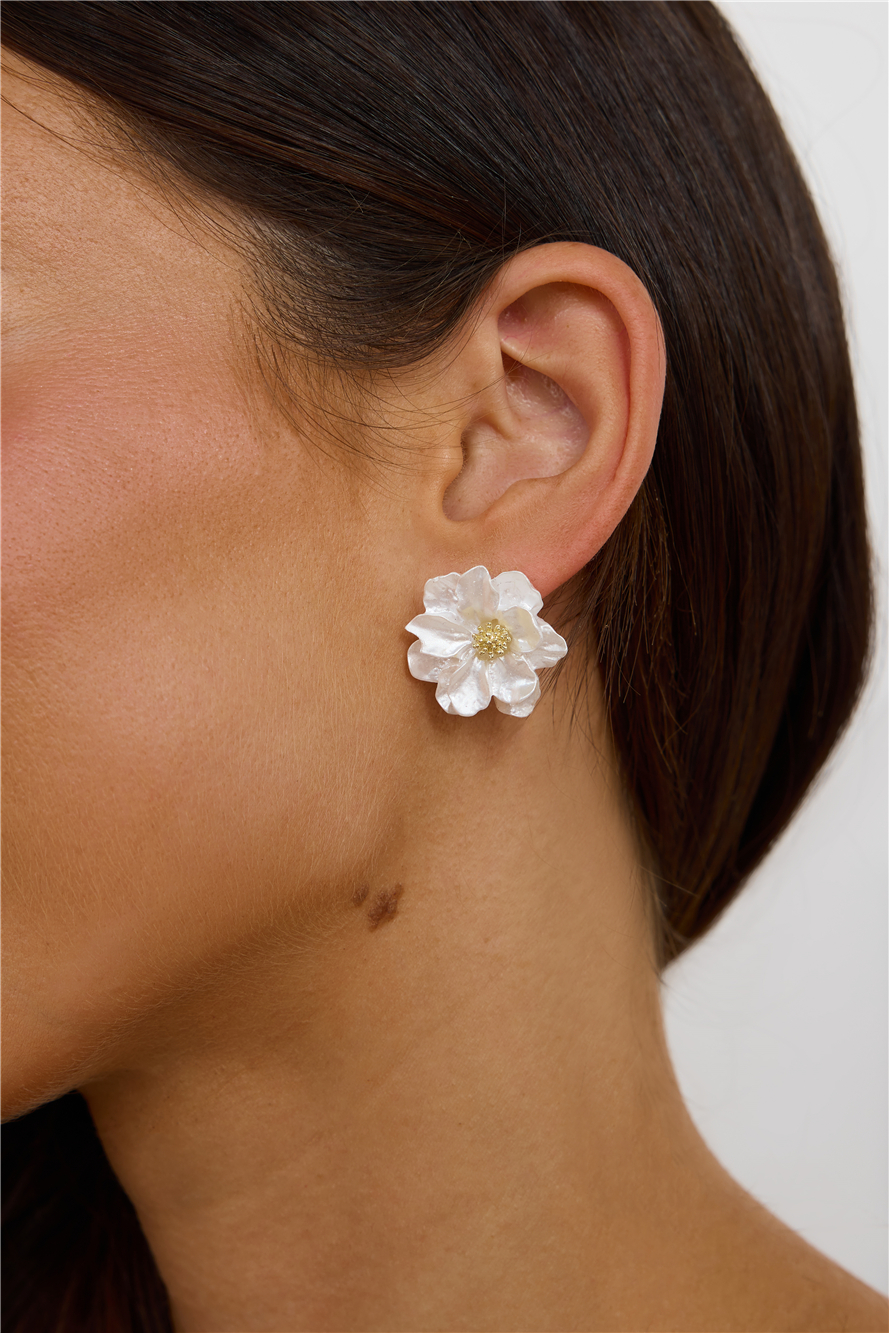 Hello Molly Fresh Bloom Earrings Gold