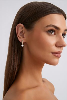 Hello Molly She Is Me Earrings Gold