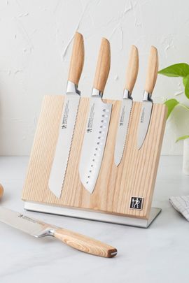 Henckels Henckels Pakka 6-pc Magnetic Easel Knife Set in Wood at Urban Outfitters