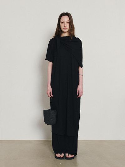HESS Relaxed Maxi Dress [Black]