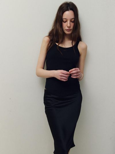 HESS Satin Midi Skirt [Black]