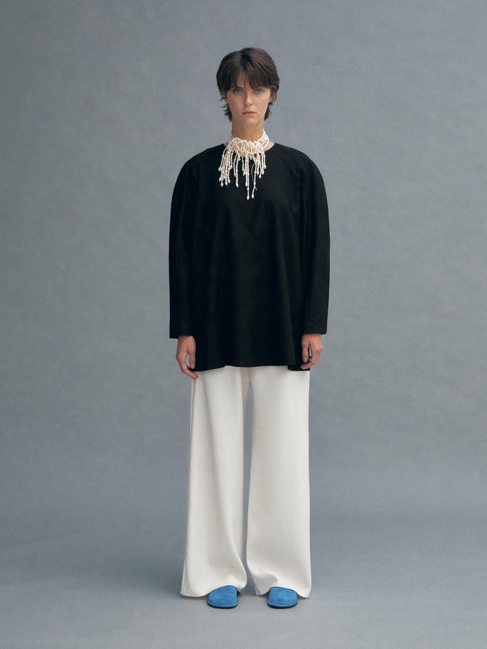 HESS Stitch Raglan Blouse - Black