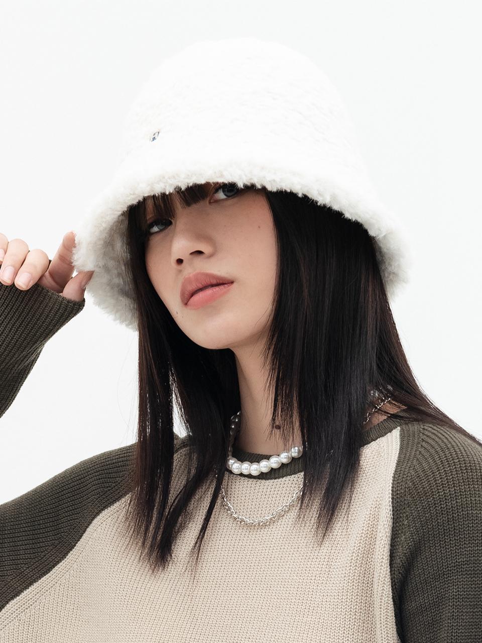 HIGHSCHOOLDISCO Borrego Badge Bucket Hat_White