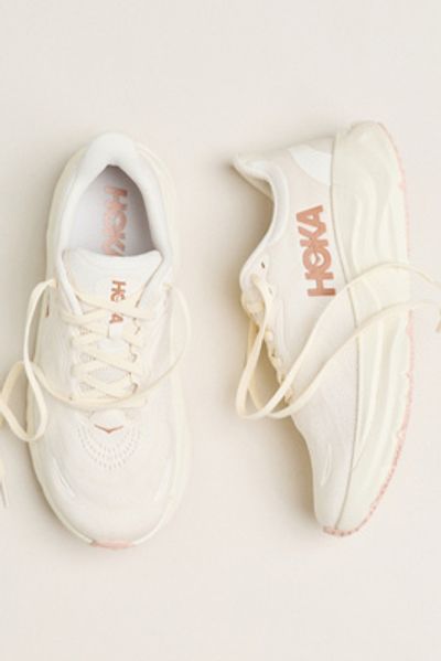 HOKA® Arahi 8 Sneakers