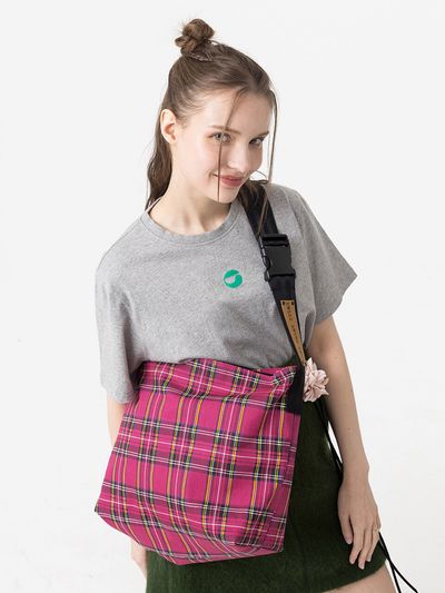 HOLLY LOVES LOVE Festival Bag_Magenta Lover