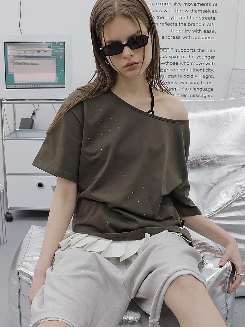 HOLY NUMBER 7 CUBIC OFF-SHOULDER SHORT-SLEEVED T-SHIRT [KHAKI]