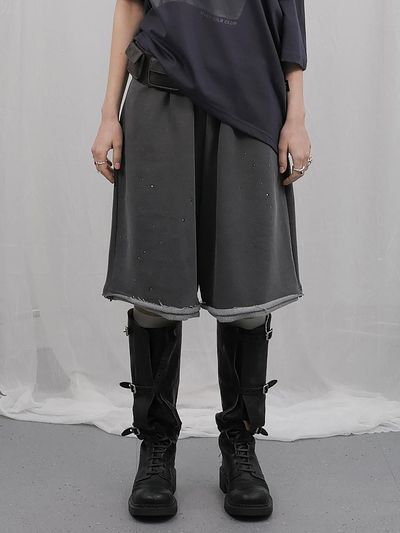 HOLY NUMBER 7 OVERSIZED HIP HOP WIDE FIT CUBIC SHORT PANTS [CHARCOAL]