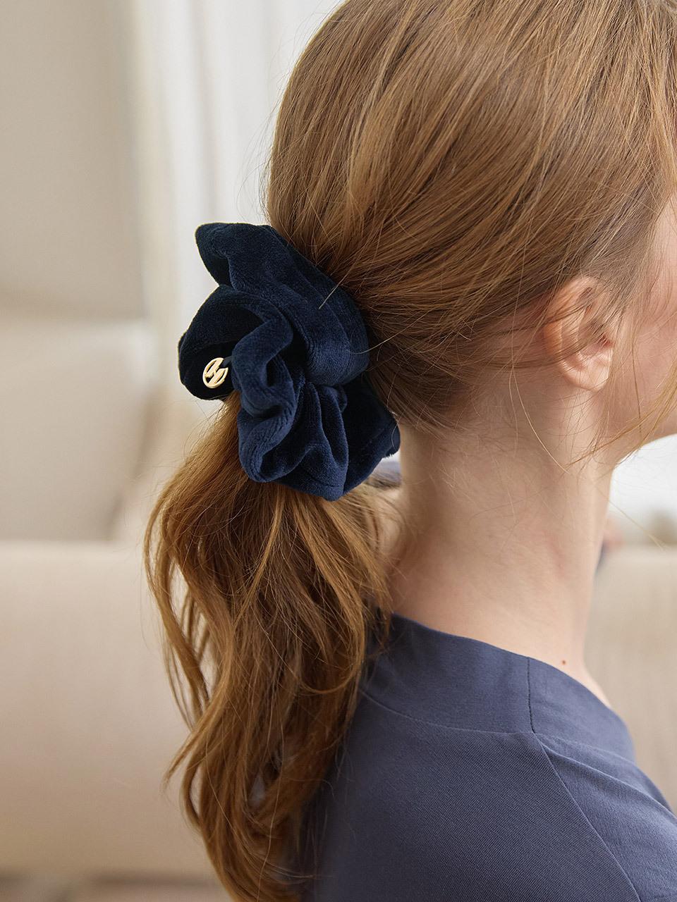 HUBBISH Rich Velvet Scrunchie [Midnight]