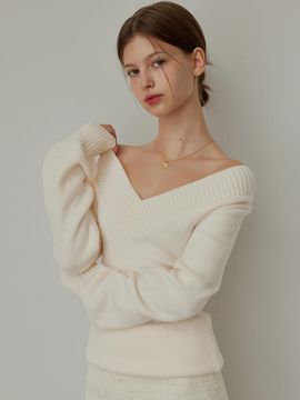 HYBERNAT Versailles V-neck knit - Light Beige