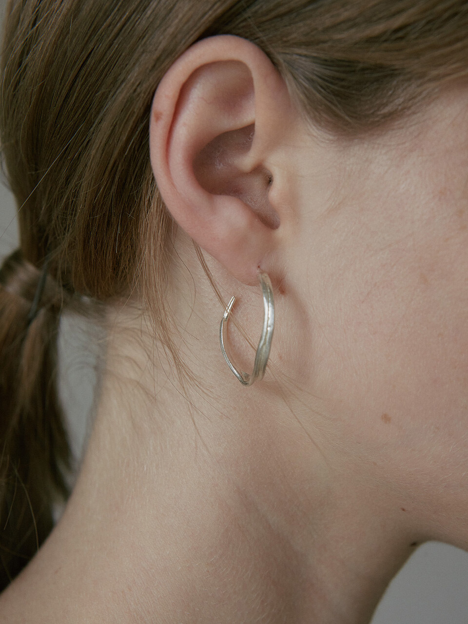 HYEON.K Leaf Hoop Earring