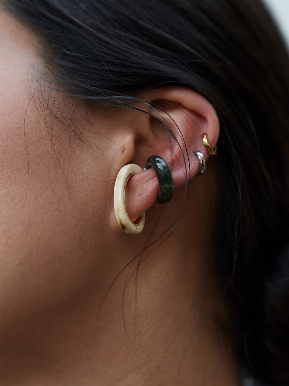 HYEON.K Oval Acrylic Earcuff