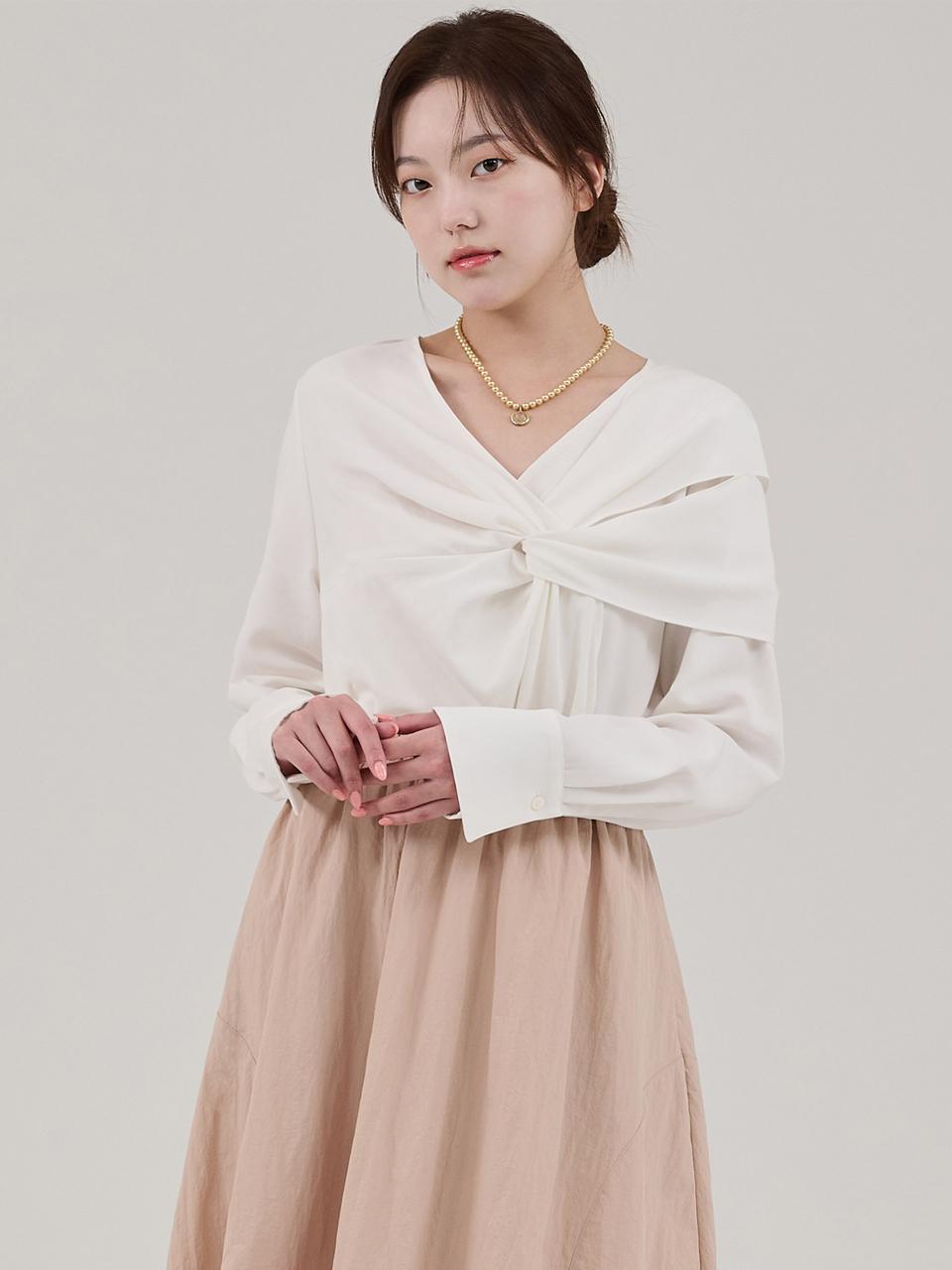 HYEYEONG KIM Tencel Interlaced Long Sleeve Blouse [Beige]