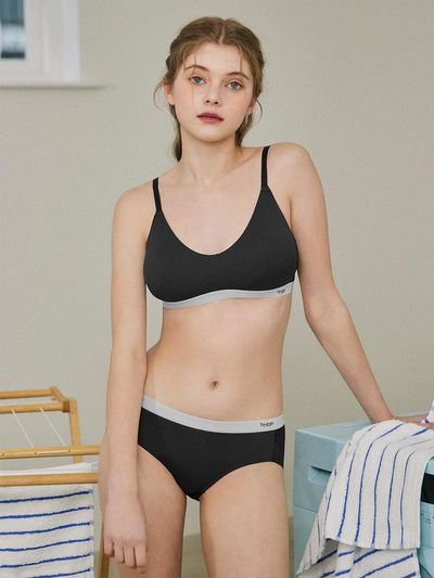 HYGGE UNDERWEAR Adjustable Lightweight Bralette and Panty Set [Black]
