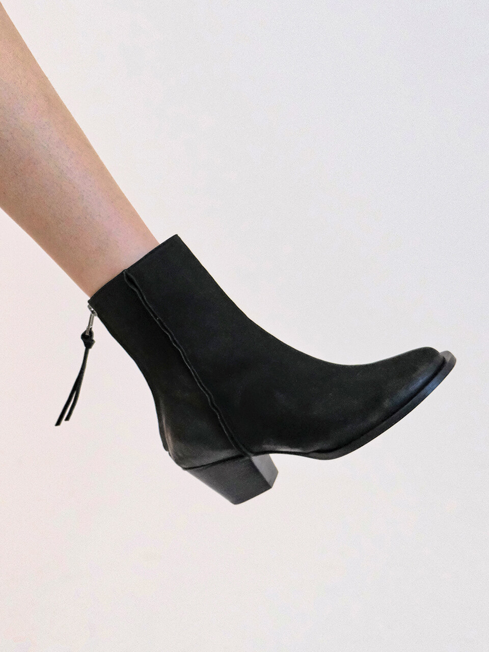HYOON BANU NUBAK BOOTS - BLACK