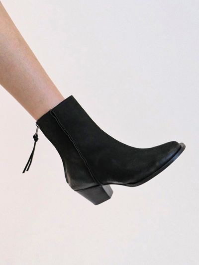 HYOON BANU NUBAK BOOTS - BLACK
