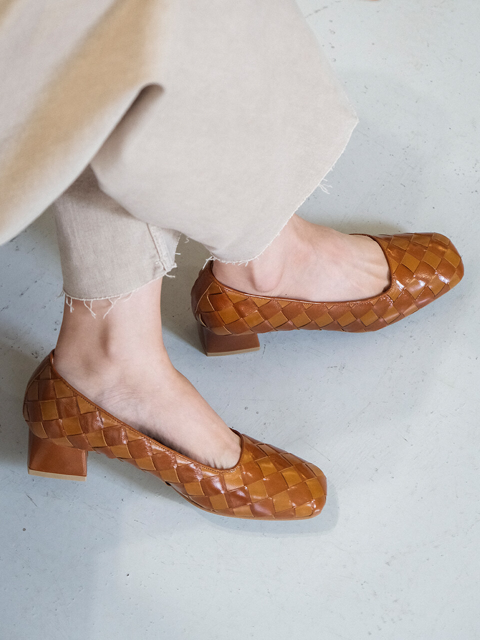 HYOON BENNETT MID HEEL BROWN