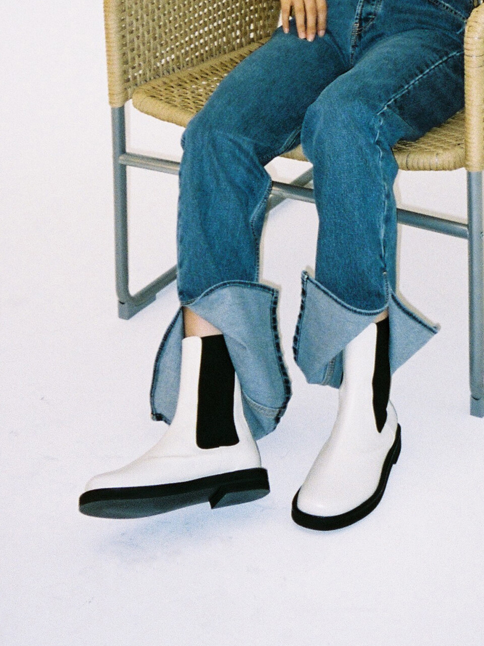 HYOON DEXTER Boots - EGG SHELL