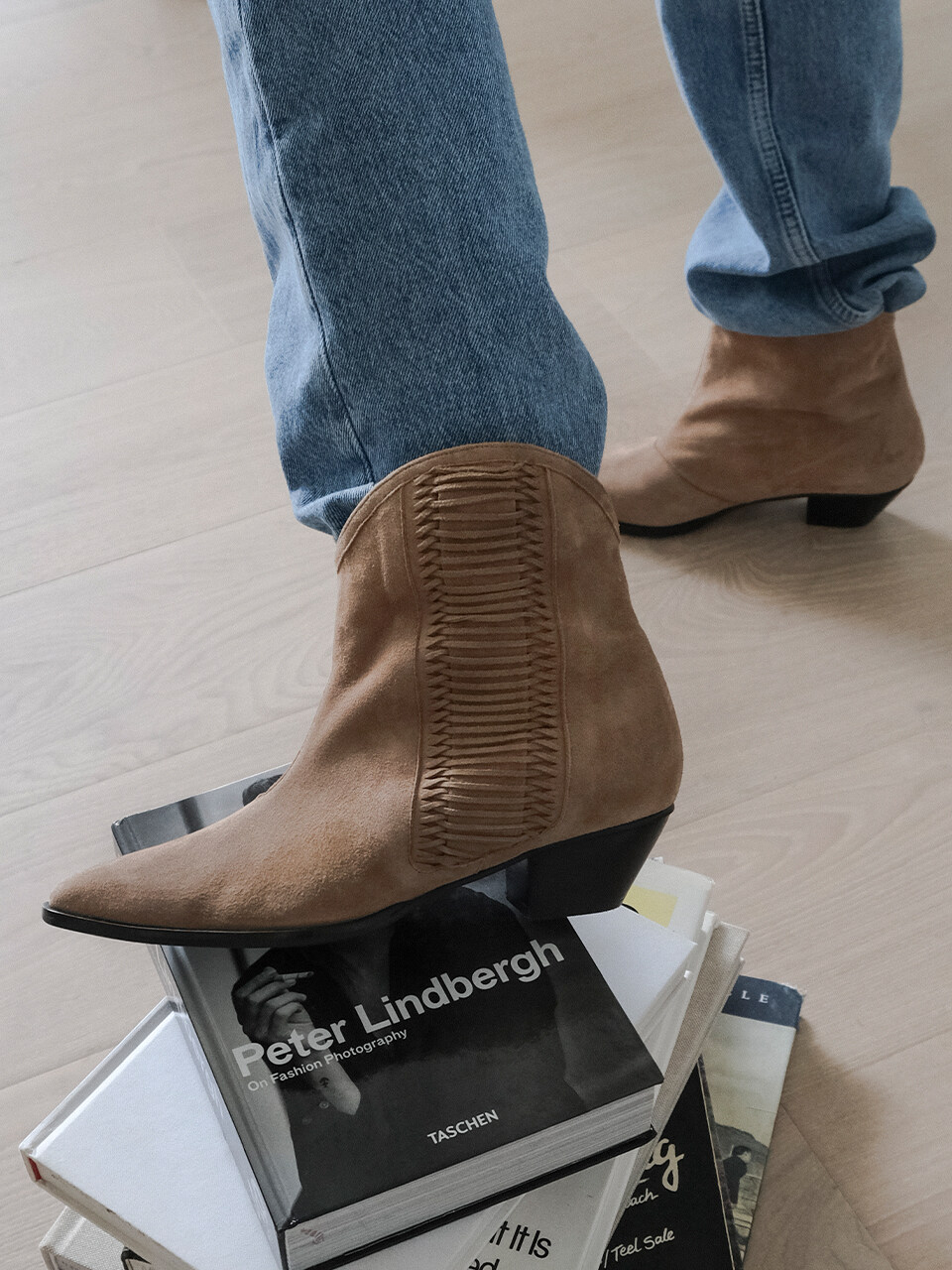 HYOON KAI WESTERN BOOTS TAUPE