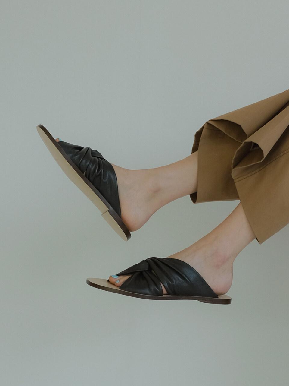 HYOON Rohvi Sandals Ebony
