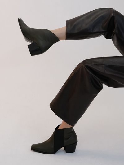 HYOON TEVA BOOTS - BLACK