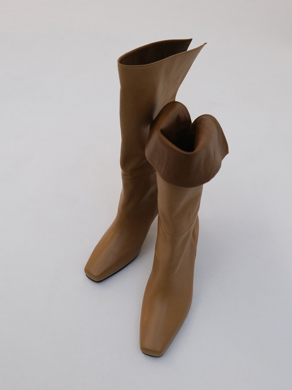 HYOON WANDA BOOTS - CAMEL/COGNAC
