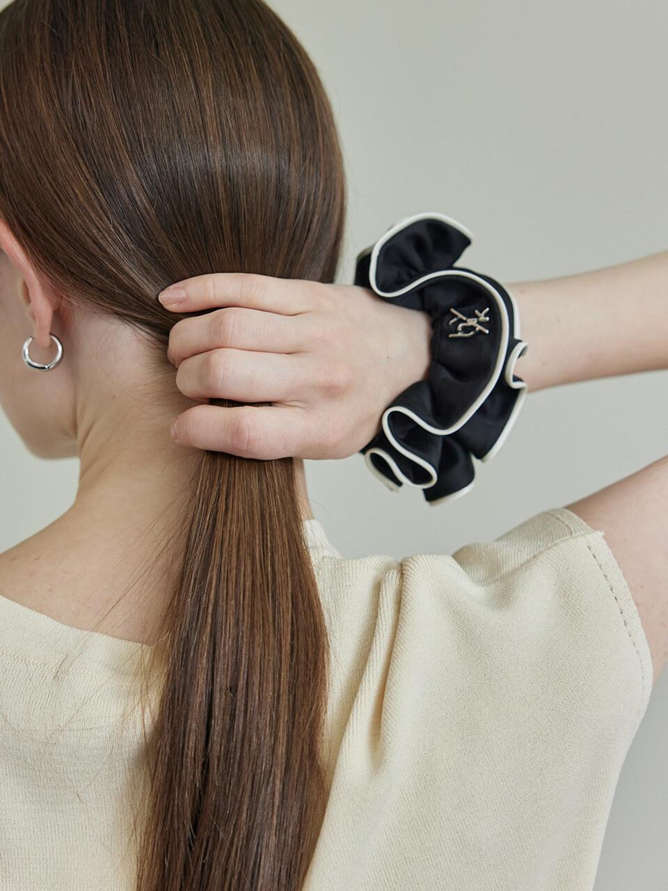 hyyk Logo Satin Scrunchie_Black