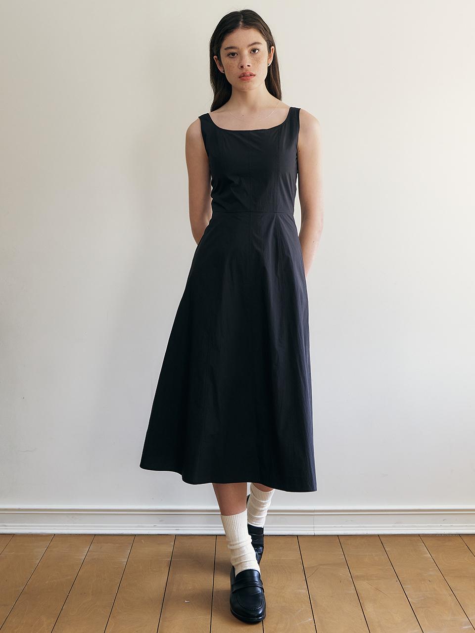 Ike Sangria_Sleeveless U-neck Dress - Black