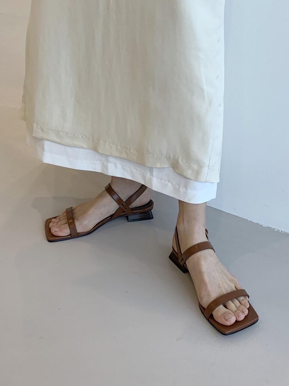 IN THE STAR Strap Flat Sandal_Camel