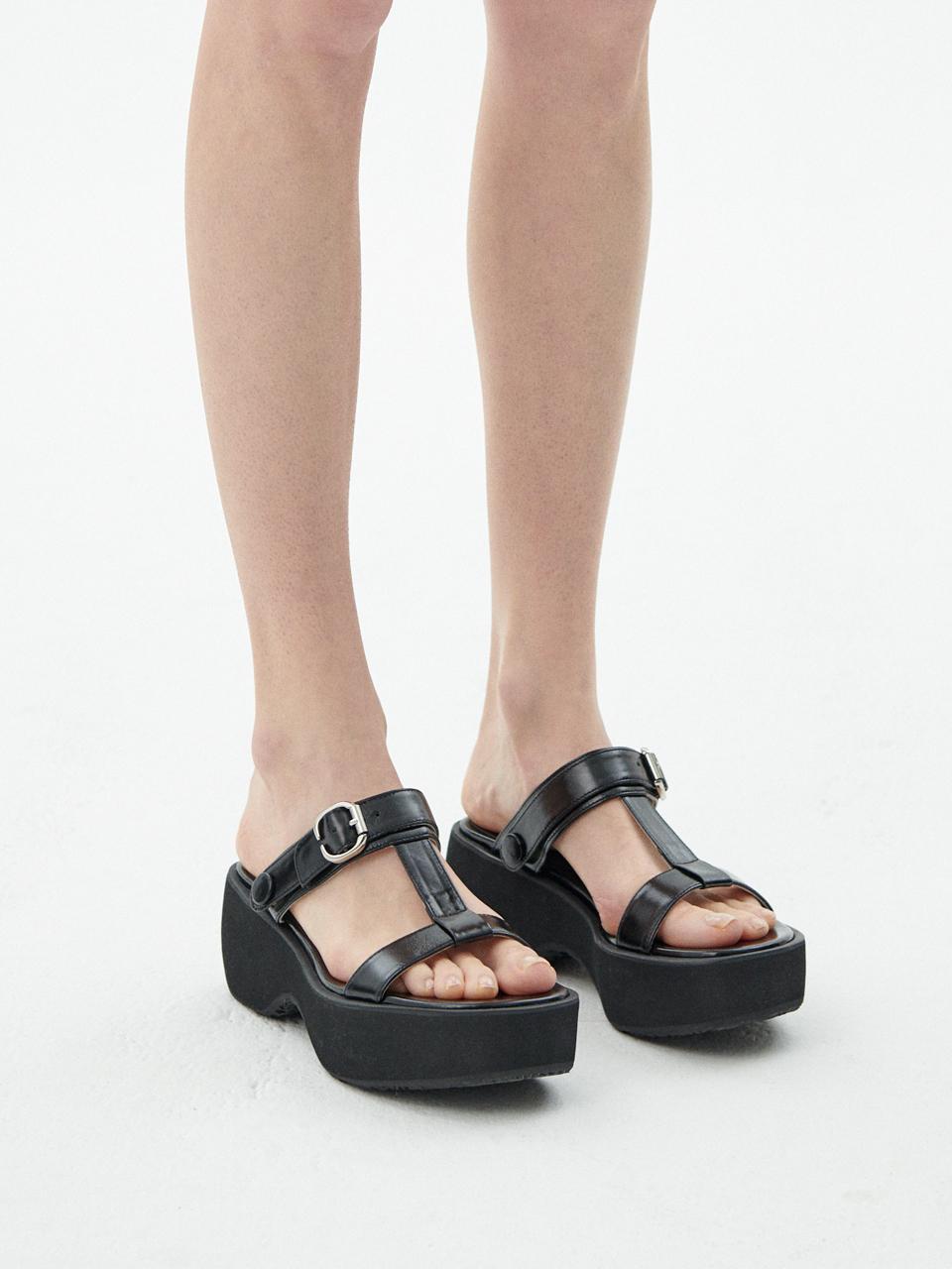 IN THE STAR T Line 2 Way Glossy Sandals