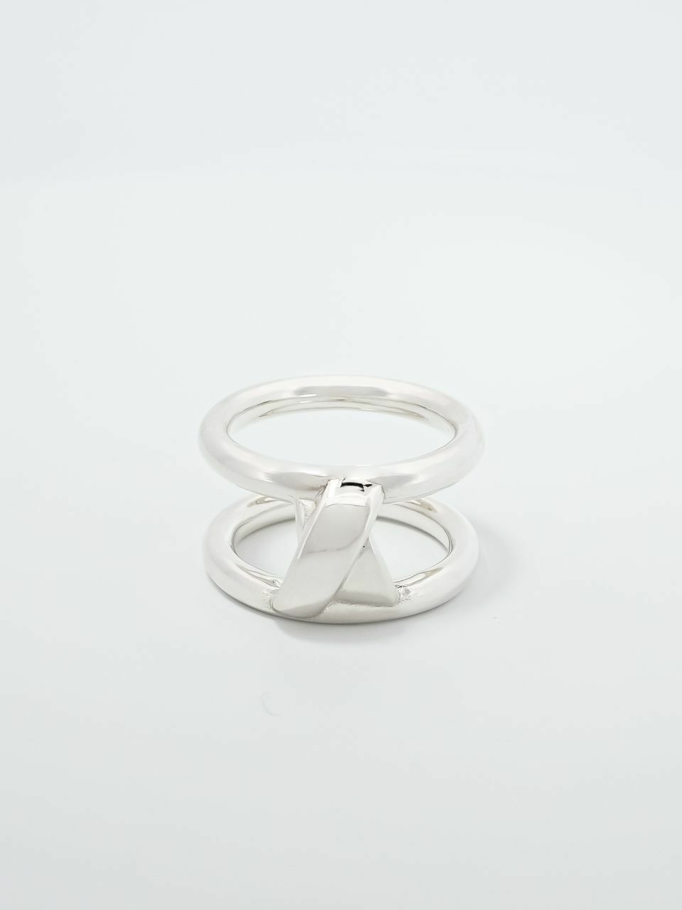 Invisible collage Plane Between Ring - Silver