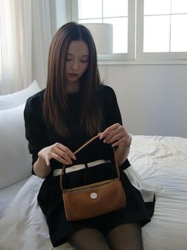 iroco Round Vertical Suede Mini Bag [Camel]