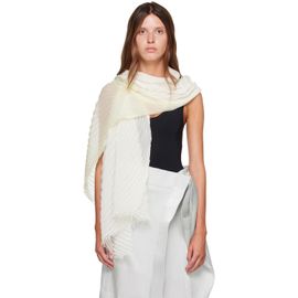 ISSEY MIYAKE ISSEY MIYAKE Off-White Gradation Ramie Pleats Scarf