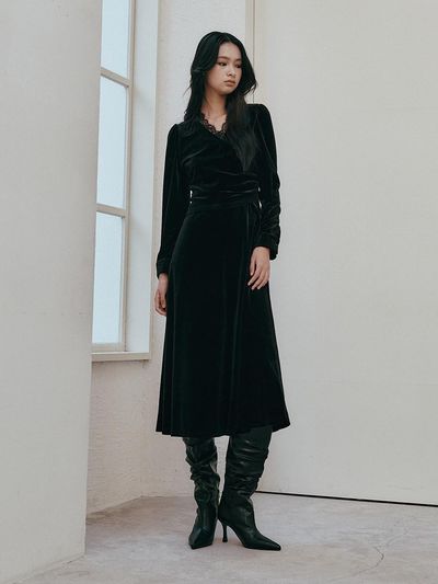 itte Velvet V-neck Long Sleeve Floor Length Dress [Black]