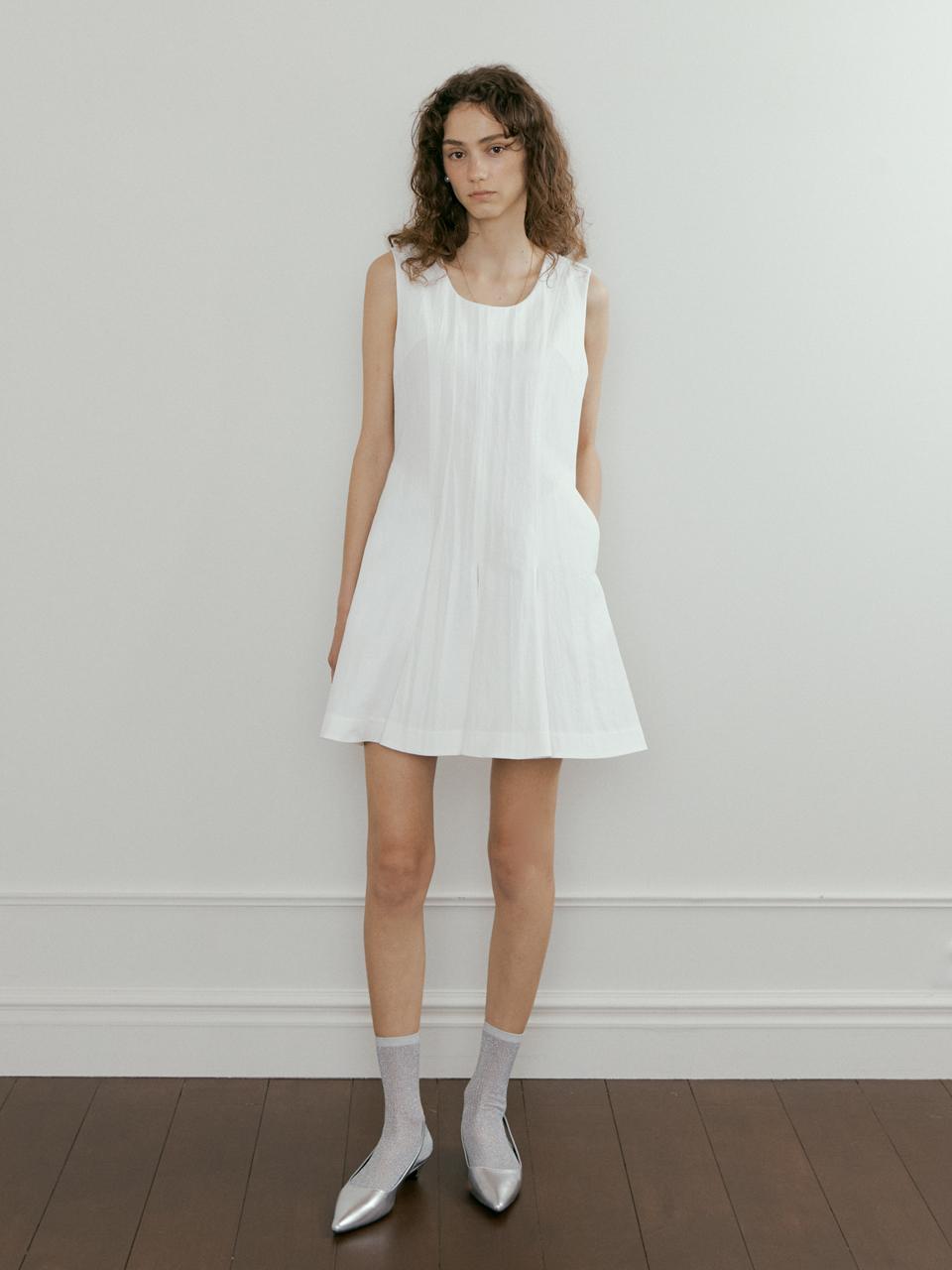IULAI Turntee Dress - White
