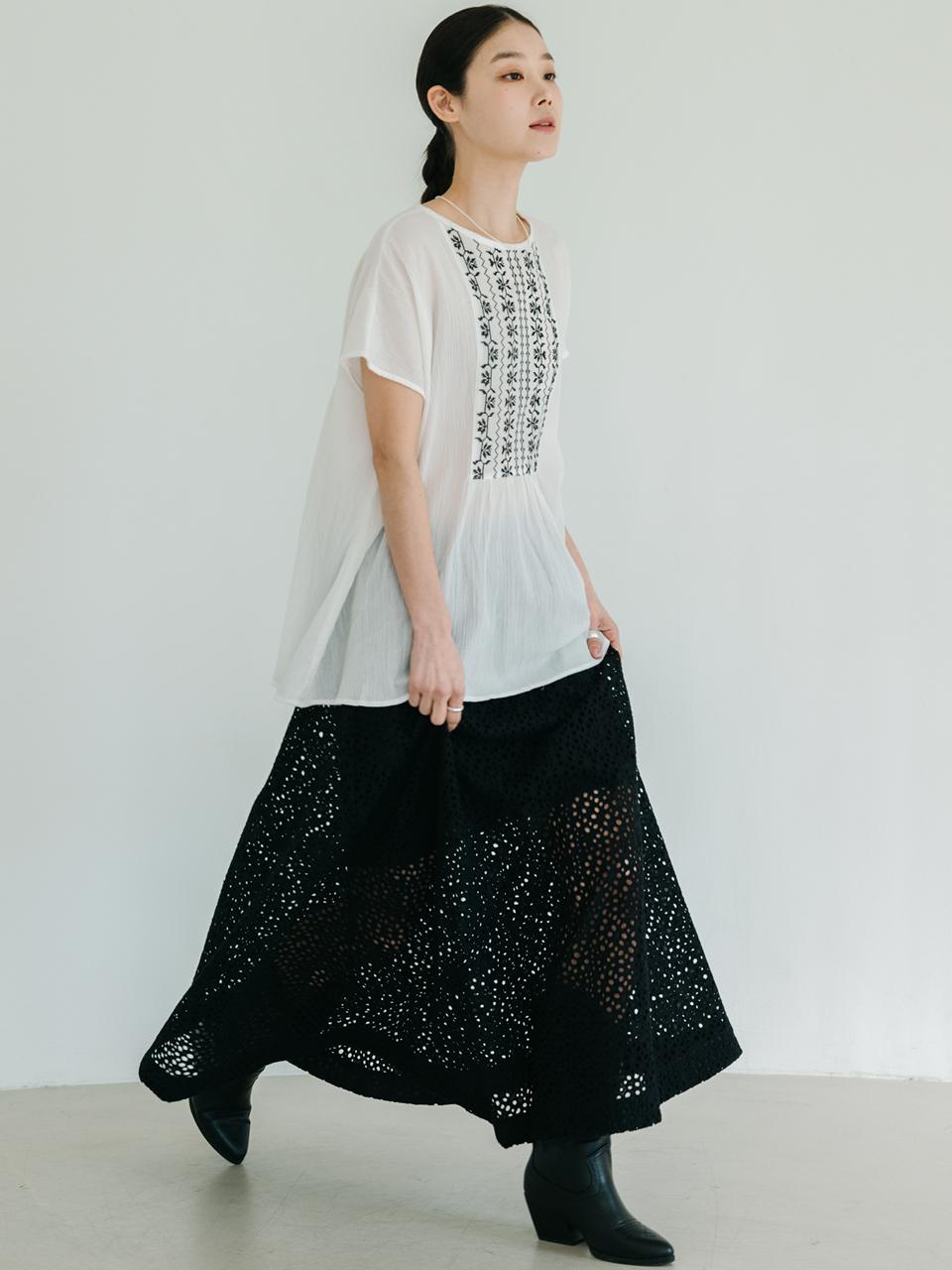 J VINEYARD Eyelet Lace Long Black Skirt