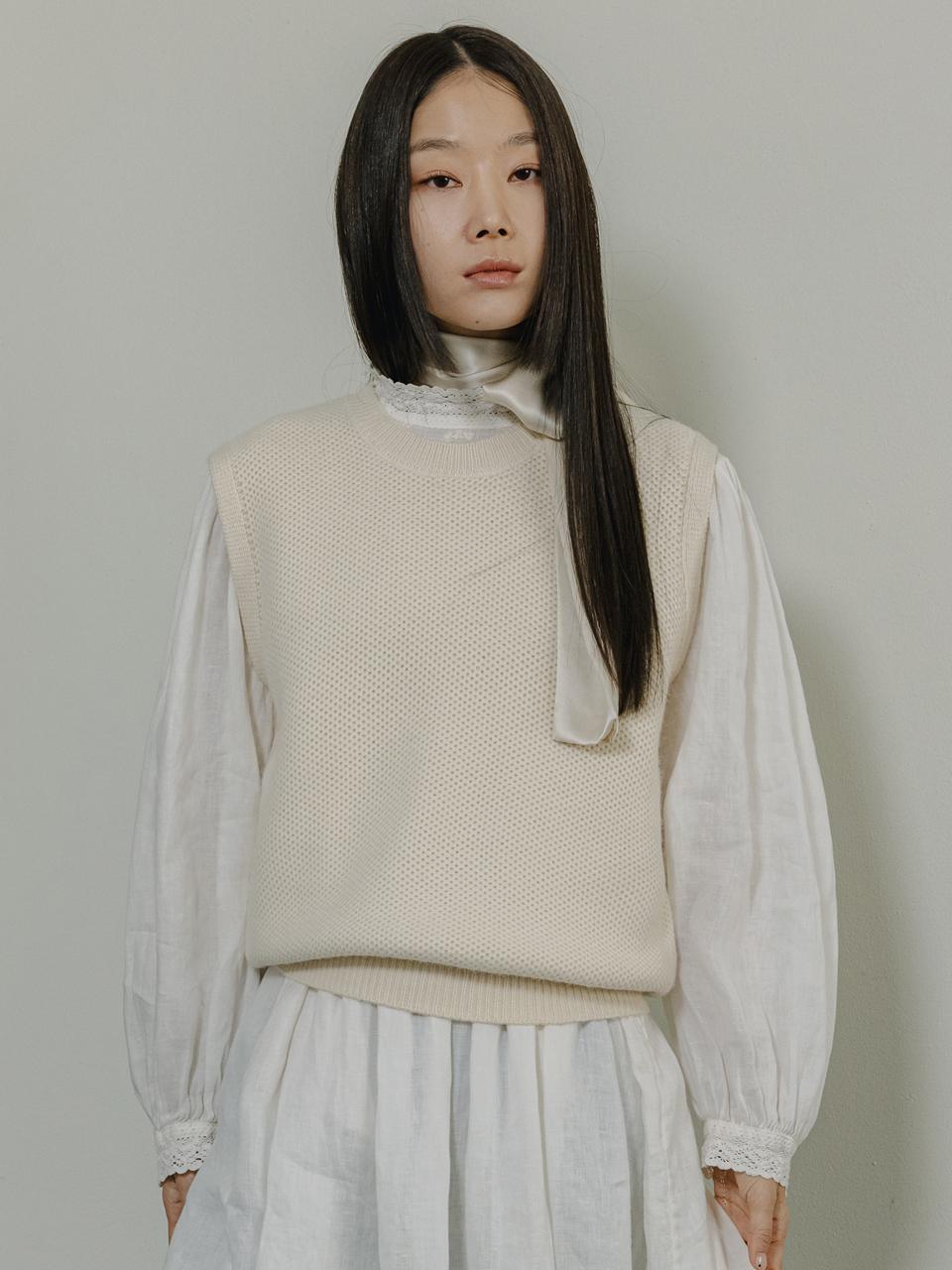 J VINEYARD Knit Round Neck Vest