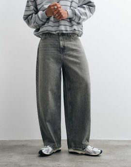 Jack & Jones Jack & Jones Joey baggy barrel leg jeans with seam detailing in gray wash